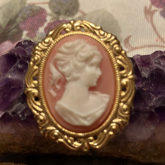 CAMEO BROOCH 1 1/2” long - Picture 11 of 12